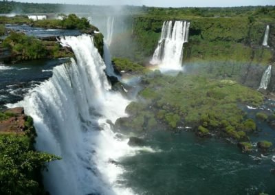vista de cima das cataratas e arco iris em Foz do Iguaçu