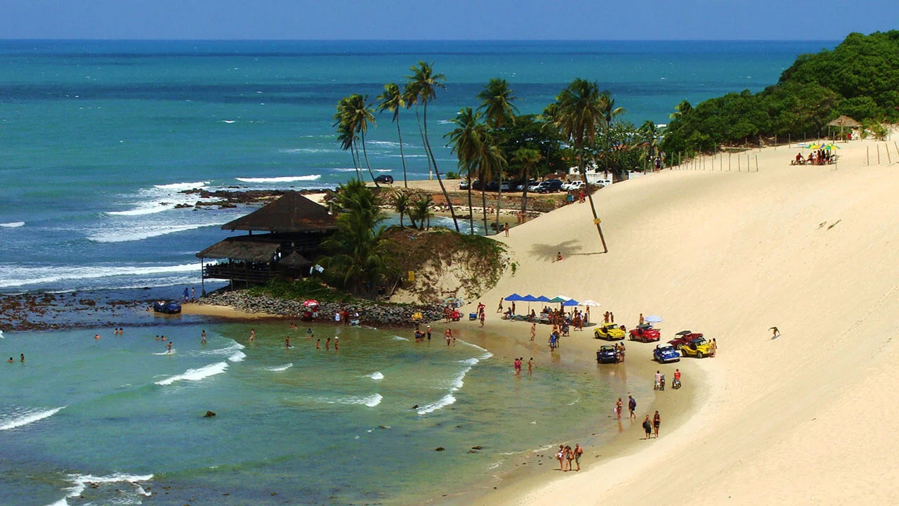 buggies na beira do mar e dunas em Natal