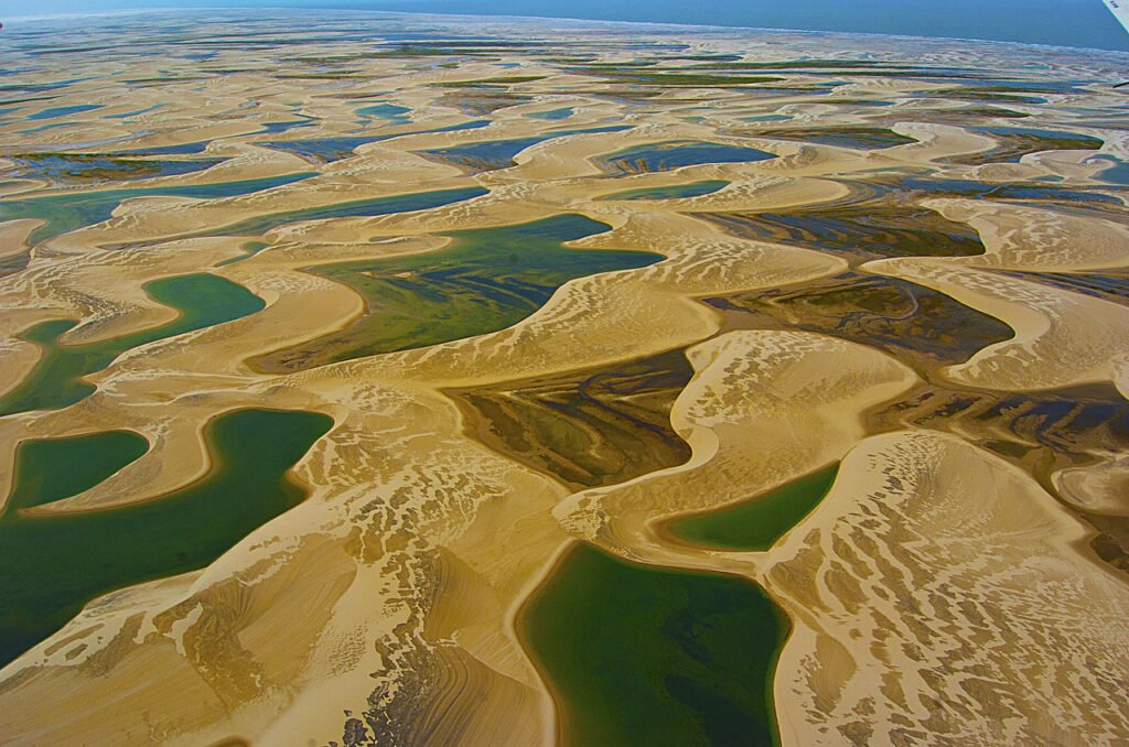 lagoas entre as dunas nos lençóis maranhenses