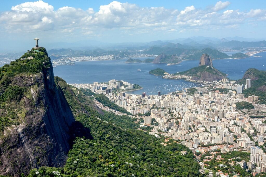 vista do cristo redentor e do pão de açúcar no Rio de Janeiro