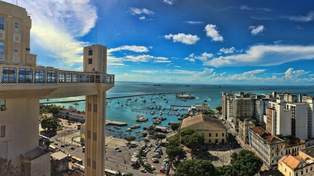 vista do elevador lacerda e mercado público de Salvador